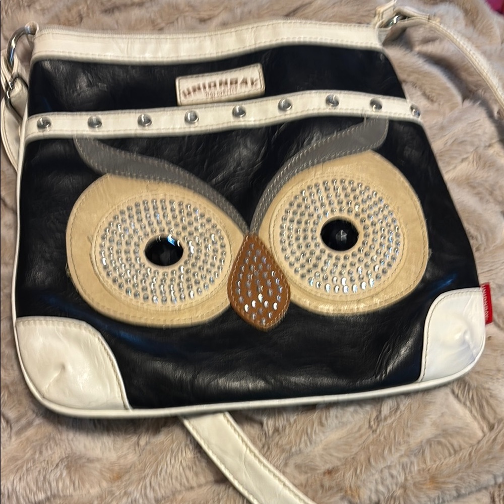 UNIONBAY Black and Cream Owl Crossbody Bag